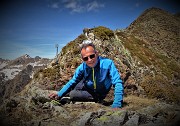 05 Alla Forcella Rossa (2055 m) con la  Madonnina del G.A.M.A. -Gruppo Amici Montagna Alme